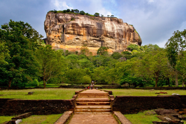 What is the best time to travel to Sri Lanka? And Where?